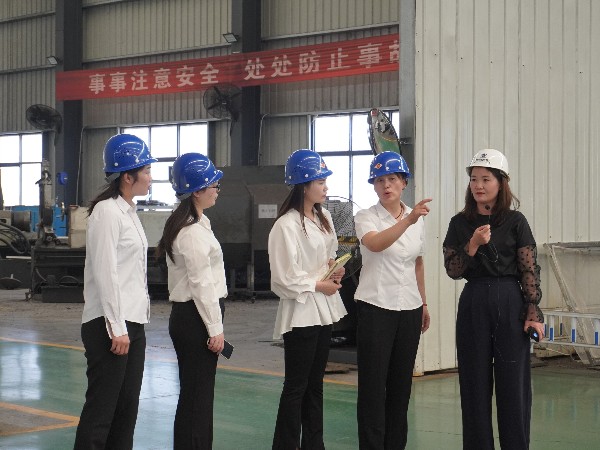 深入廠區(qū)學(xué)習(xí)，提高自身專業(yè)知識(shí)。_河南雙志