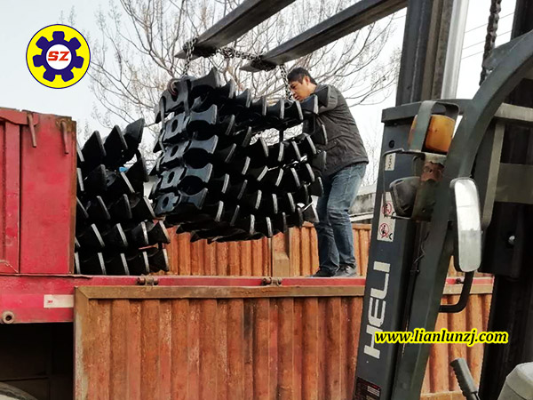 雙志機械：134S刮板與刮板機齒規(guī)裝車走貨！