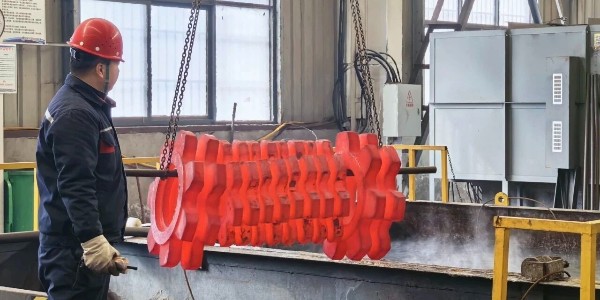 鏈輪體熱處理，強(qiáng)韌兼?zhèn)?，抗磨無(wú)憂(yōu)